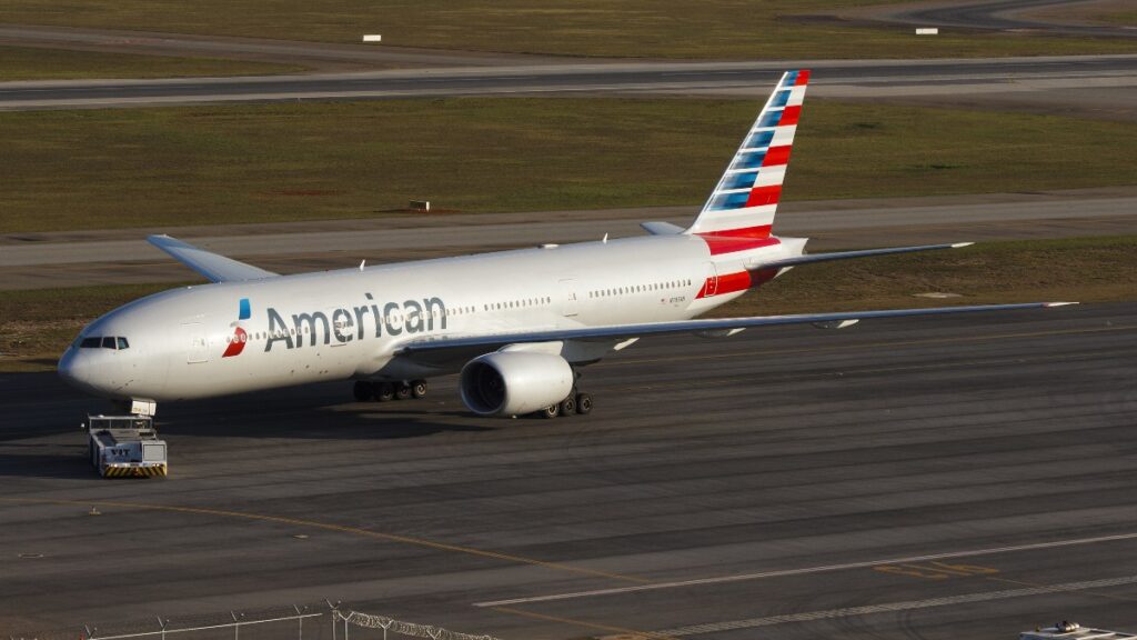 American Airlines: Αυξάνεται ο κίνδυνος χρεοκοπίας της αεροπορικής εταιρείας